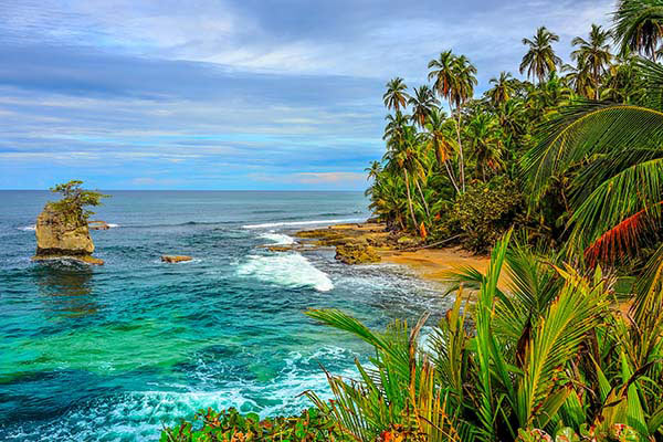 CostaRica_Manzanillo_Limon_Ocean_Coastline_CoconutPalms_Mar2017