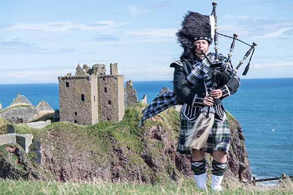 Scotland_musitian_600x400